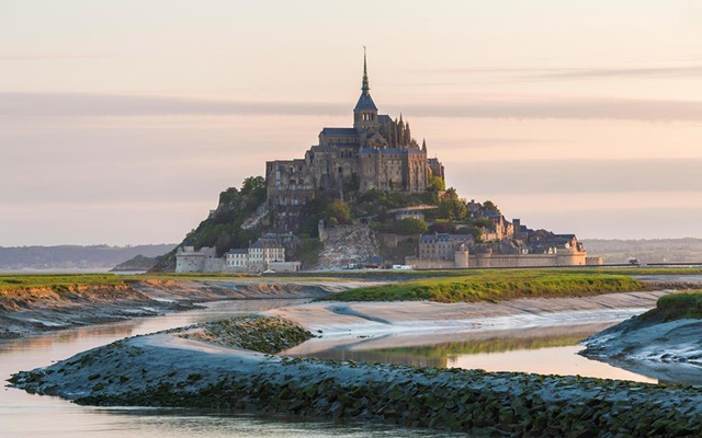 Du lịch Pháp khám phá ốc đảo Mont Saint Michel linh thiêng, huyền bí